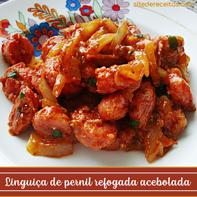 Linguiça de pernil refogada acebolada