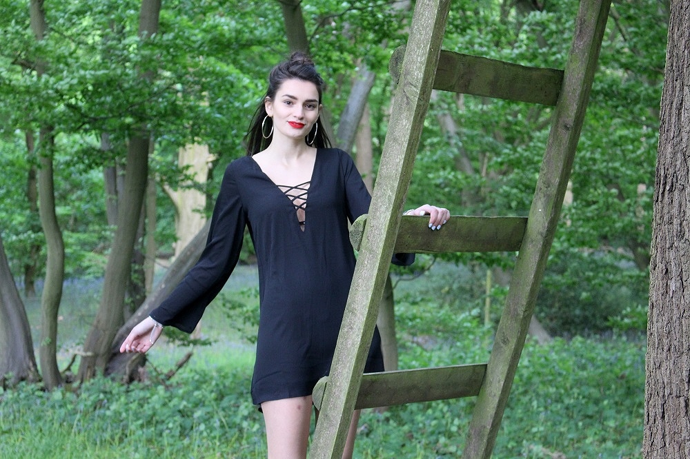 peexo-fashion-blogger-wearing-black-lace-up-dress