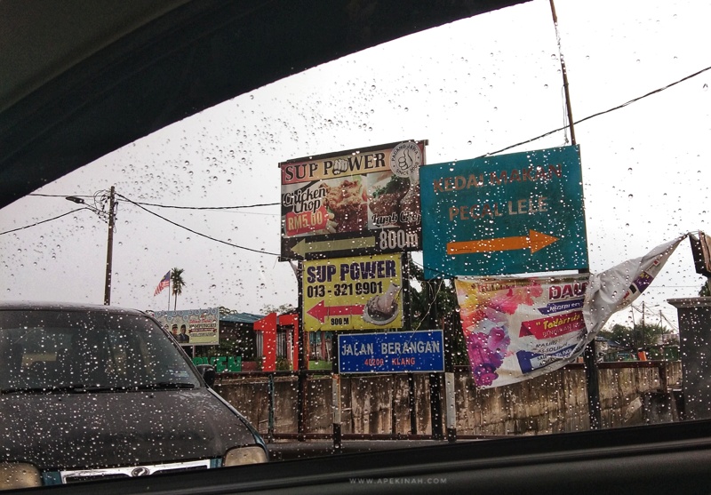 Singgah Makan Di Kedai Makan Pecal Leleh Padang Jawa