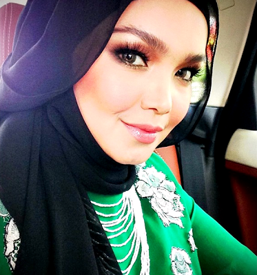  Gambar terkini Siti Nurhaliza berseri seri di Raya Fashion 