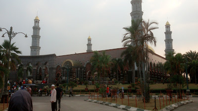 area masjid kubah emas