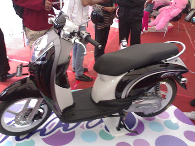 Honda Scoopy Black Retro Style