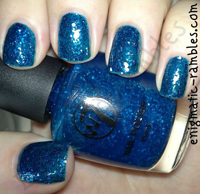 w7-boogie-nights-swatch-blue-glitter-in-blue-base