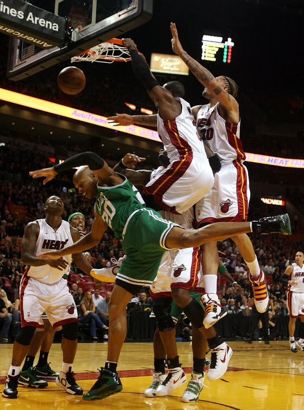 dwyane wade dunking on kendrick perkins. 2010 NBA Playoffs: Dwyane Wade