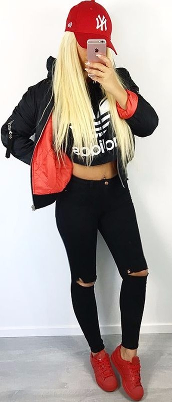 outfit of the day: black + red details Adidas top 