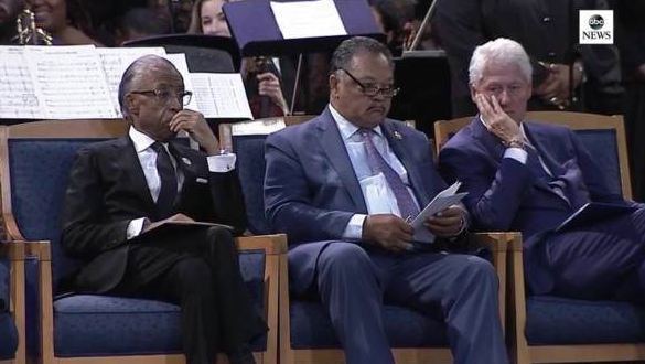  Auntie Maxine Gets Standing Ovation at Aretha Franklin Funeral 