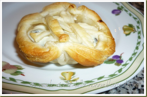 Crostatine di pastasfoglia con ricotta e gocce di cioccolato (8)