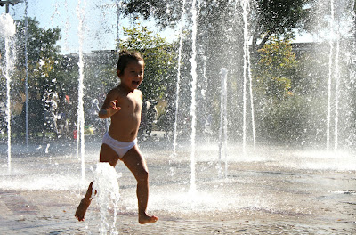 julie adore paris jet d'eau 