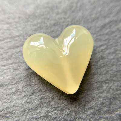 Handmade lampwork glass heart bead by Laura Sparling made with CiM Lemongrass