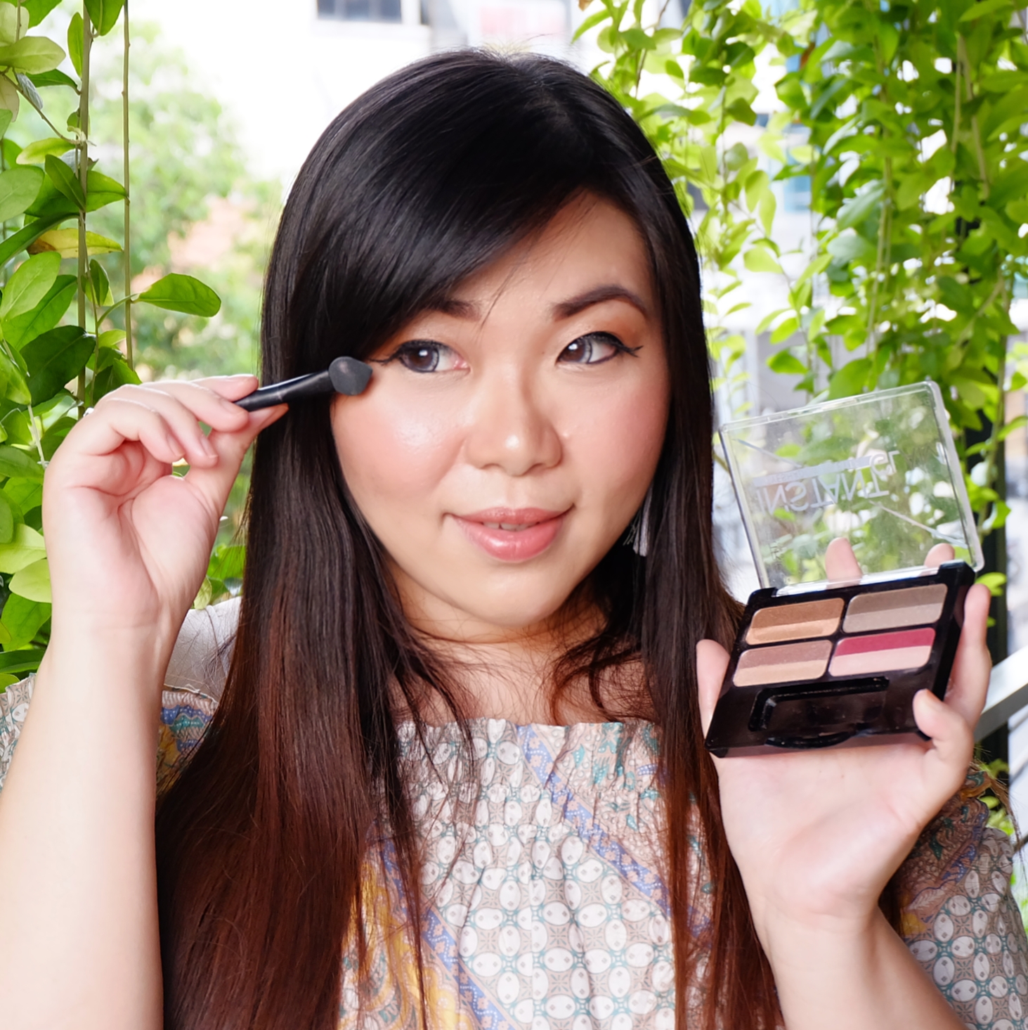 Pink and Undecided: Eye Stories 21 : Catrice Cosmetics Instant Glam Eyeshadow  Palette