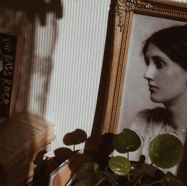 Waktu untuk Mengenang Virginia Woolf dan Mencintaimu