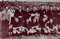 SELECCIÓN DE ESPAÑA. Temporada 1935-36. Moncho Encinas (entrenador), Blasco, Lángara, Lecue, Vantolrá, Zubieta, Muguerza y Guillermo Eizaguirre (portero suplente). Roberto, Zabalo, Gorostiza, Luis Regueiro y Aedo. SELECCIÓN DE CHECOSLOVAQUIA 1 🆚 SELECCIÓN DE ESPAÑA 0 Domingo 26/04/1936, 16:30 horas. Partido internacional amistoso. Praga, Checoslovaquia, Letná Stadium: 32.000 espectadores. GOLES: ⚽1-0: 12’, Zajiček, de penalti.