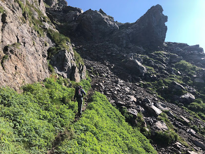 Typical section of trail 303 heading to Curò.