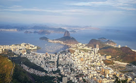 Vista do Cristo Redentor para o Pão de Açúcar e a Baía de Guanabara - Rio de Janeiro