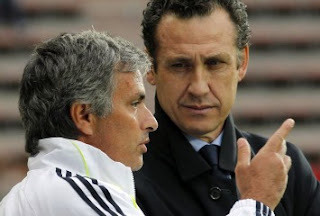 Mourinho and Valdano talking about a training