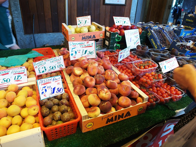 Borough Market w Londynie czyli najsłynniejszy targ jedzeniowy. Jak trafić? Co zjeść? Gdzie znaleźć street food w Londynie?