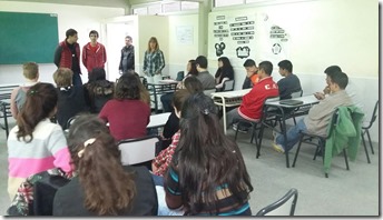 Tras la reunión con directivos escolares, el intendente visitó a los alumnos