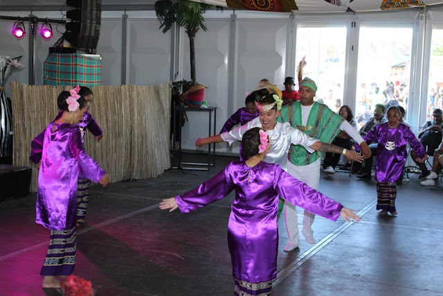 Penampilan Tim Kesenian Kota Ambon ternyata berhasil memukau para pengunjung Kwaku Summer Festival dan menyemarakan suasana.