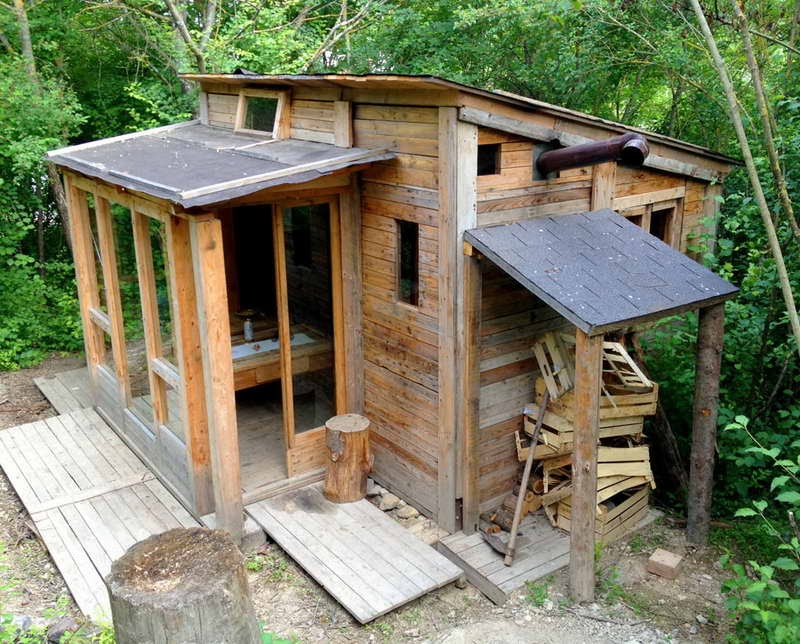 Tiny House Made of Pallets