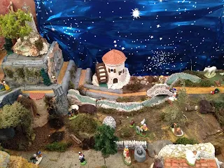 crèche de Noël - la rivière et le moulin à eau