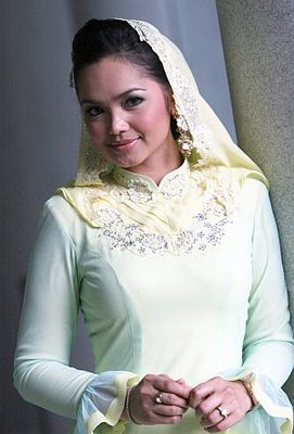 Malaysian Celeb Beautiful Singer Siti Norhaliza 