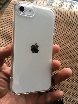 iPhoneSE2にスマホカバー（クリア仕様）