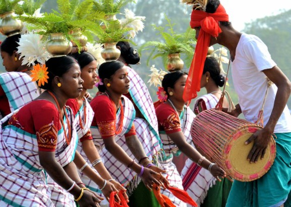 টুসুর গানে টুসুর টানে ঘুরে আসুন পুরুলিয়া 