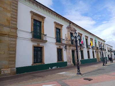 Visitando la Plaza de Bolivar en Tunja, Boyacá