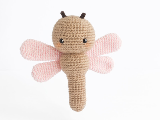 amigurumi-dragonfly-free-pattern-crochet-libelula-rosa-patron-gratis