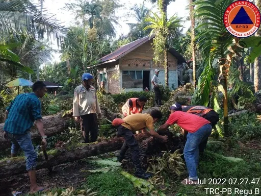 Gerak Cepat Satgas TRC-PB BPBD Padang Pariaman Bantu Warga Tertimpa Musibah