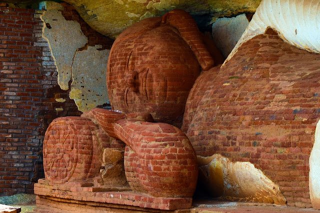 Loard buddha stature on pidurangala rock temple