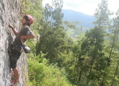 Menantang Adrenalin : Pesona Wisata Panjat Tebing Tana Toraja