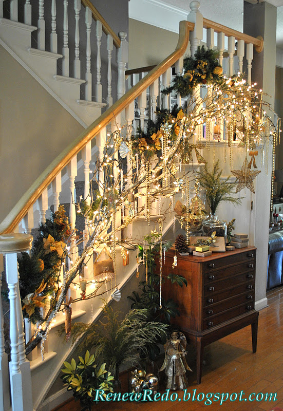 ReNew ReDo!: Christmas Decorations For The Stairs
