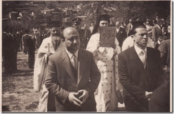Μάϊος 1959 , περιφορά;  εικόνας Ζ.Πηγής ,Π.Πανάγος, ..Γάτος, πίσω αριστ. Παπα Λακαφώσης Ηλίας