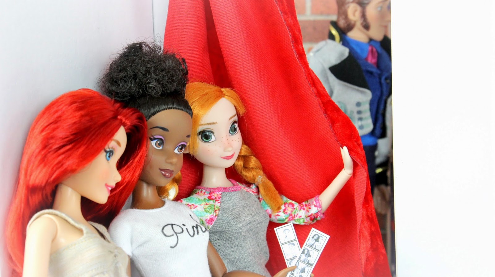 Doll Photo Booth = AWESOMENESS