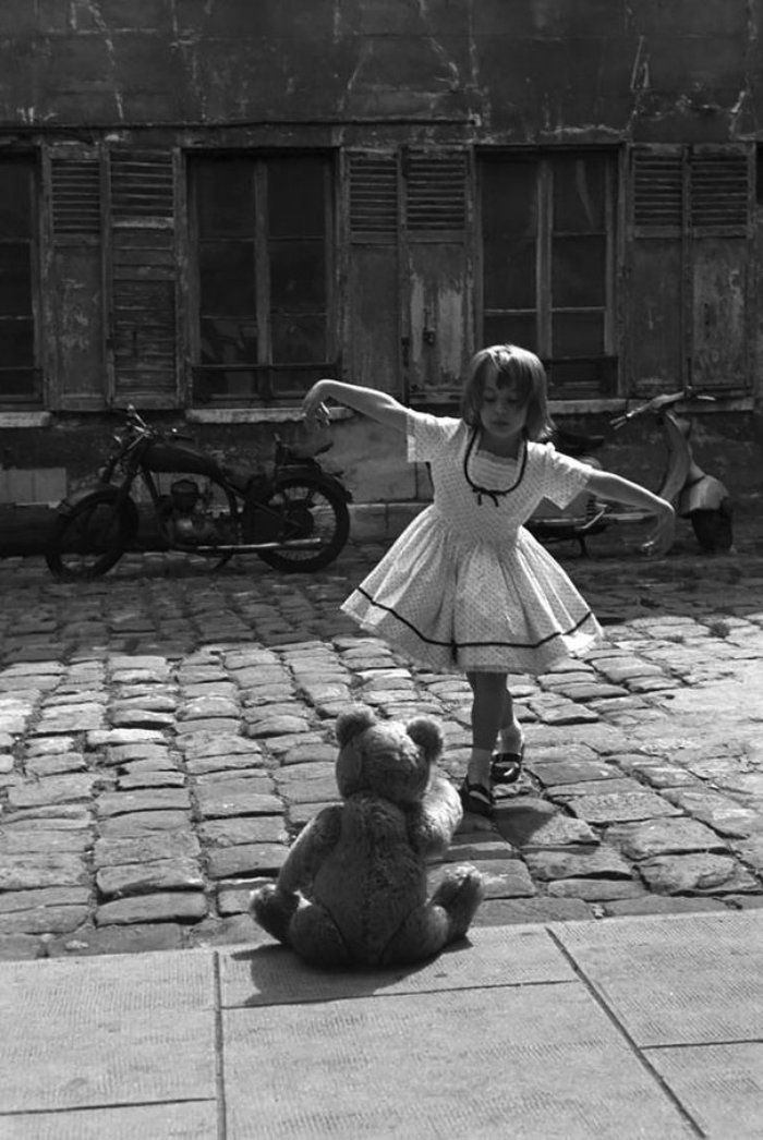 60 Inspiring Historic Pictures That Will Make You Laugh And Cry - For Paris Match, 1961