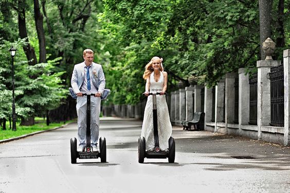 Segway como alternativa al coche de novios - Foto:Pinterest