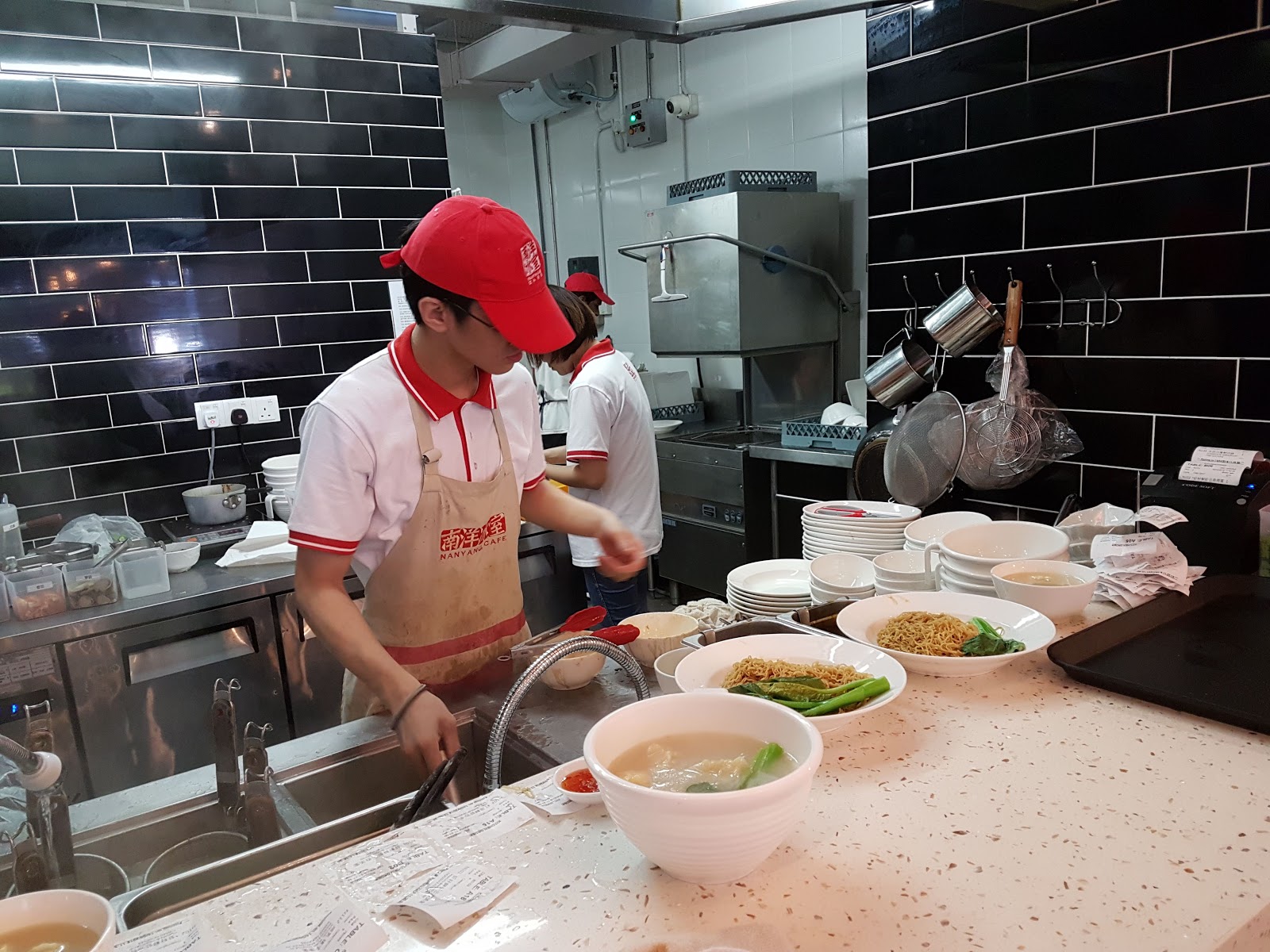 【雪隆美食】南洋冰室 Nanyang Cafe @ Cheras Traders Square| 每日新鲜出炉的菠萝 ...