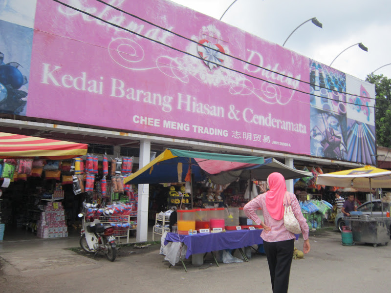 Barangan seramik dan tembikar di Ayer Hitam Johor