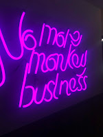En color morado y rosa "No more monkey business"