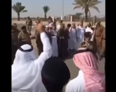 A father is being applauded online for good act for forgiving his son's killer in Saudi Arabia, minutes before the latter's execution.   The Saudi father identified as Mohammed bin Dawas Al Baladi, pardoned the man, who killed his son, automatically sparing him from execution.