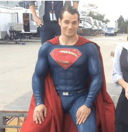 Henry cavill e clicado de pau duro e prova do seu Superman!