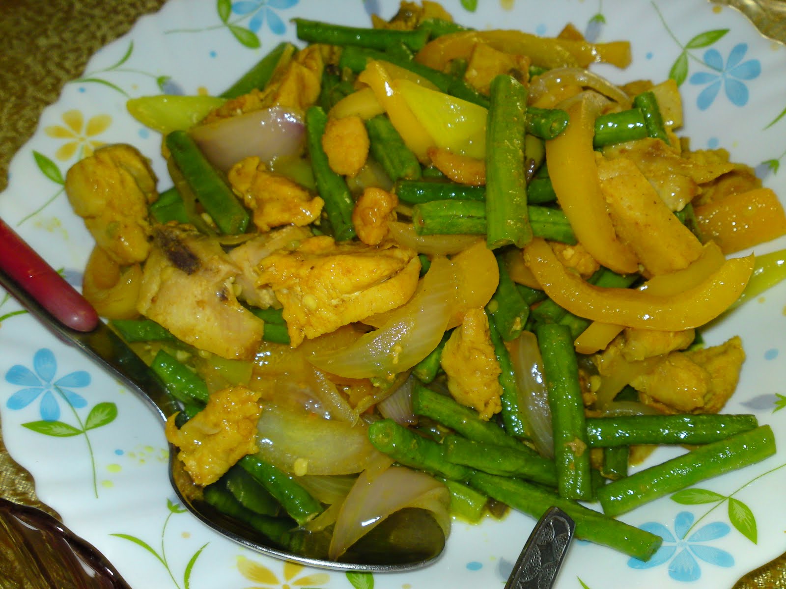 DARI DAPUR ORANG KAMPUNG: KACANG PANJANG GORENG KUNYIT