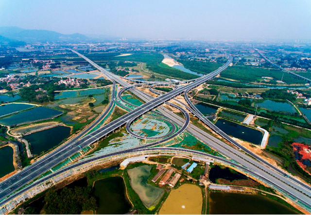 It takes 40 minutes to reach Guangzhou Baiyun Airport directly through the Zhuhai Outer Ring Expressway (Zhaohua Expressway) in Sihui City.