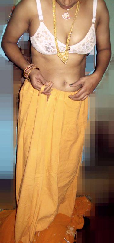 desi bhabhi, hot indian aunties, bhabhi, Hot Indian bhabhi, Beautiful Bhabhi, Beautiful Desi Indian Bhabhi, cute bhabhi, hot desi girls, Lovely Saree, saree, sexy saree, Transparent Saree, yellow saree