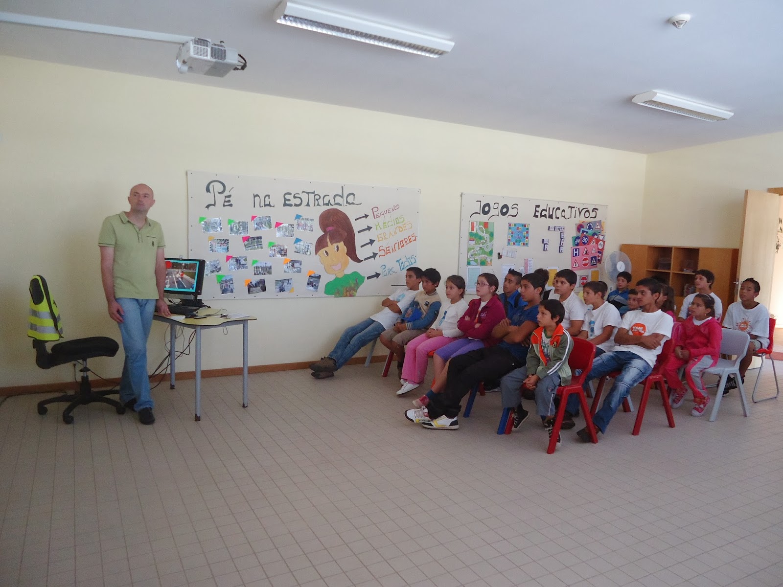 VOZ JOVEM: Visita à escola de educação rodoviária de Fiães