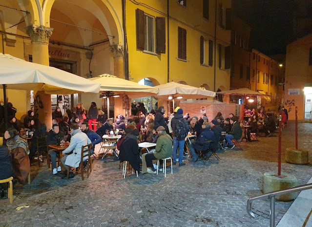 Bologna - Restaurants im Freien nahe Mercato delle Erbe