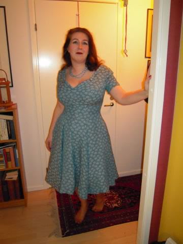 Fashionable Forties: So you want to wear a girdle?