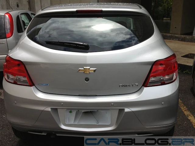 Chevrolet Onix LS 1.0 2013 - Prata 