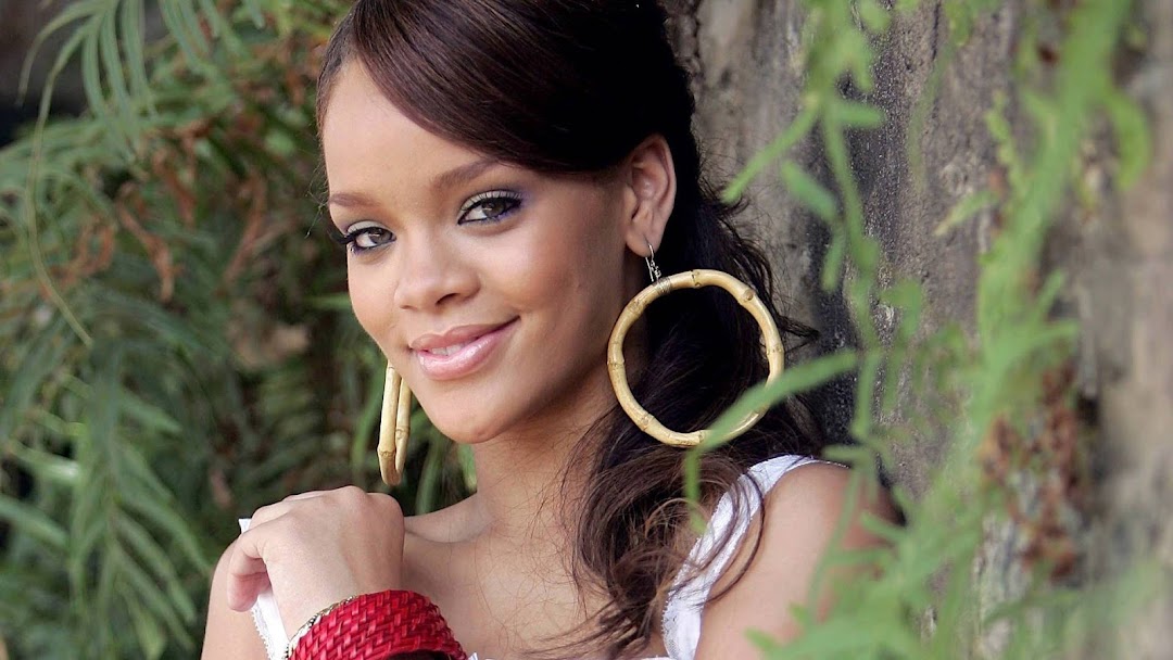 Rihanna HD Wallpaper 6